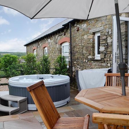 Sgubor Llwyndu Villa Betws  Exteriör bild