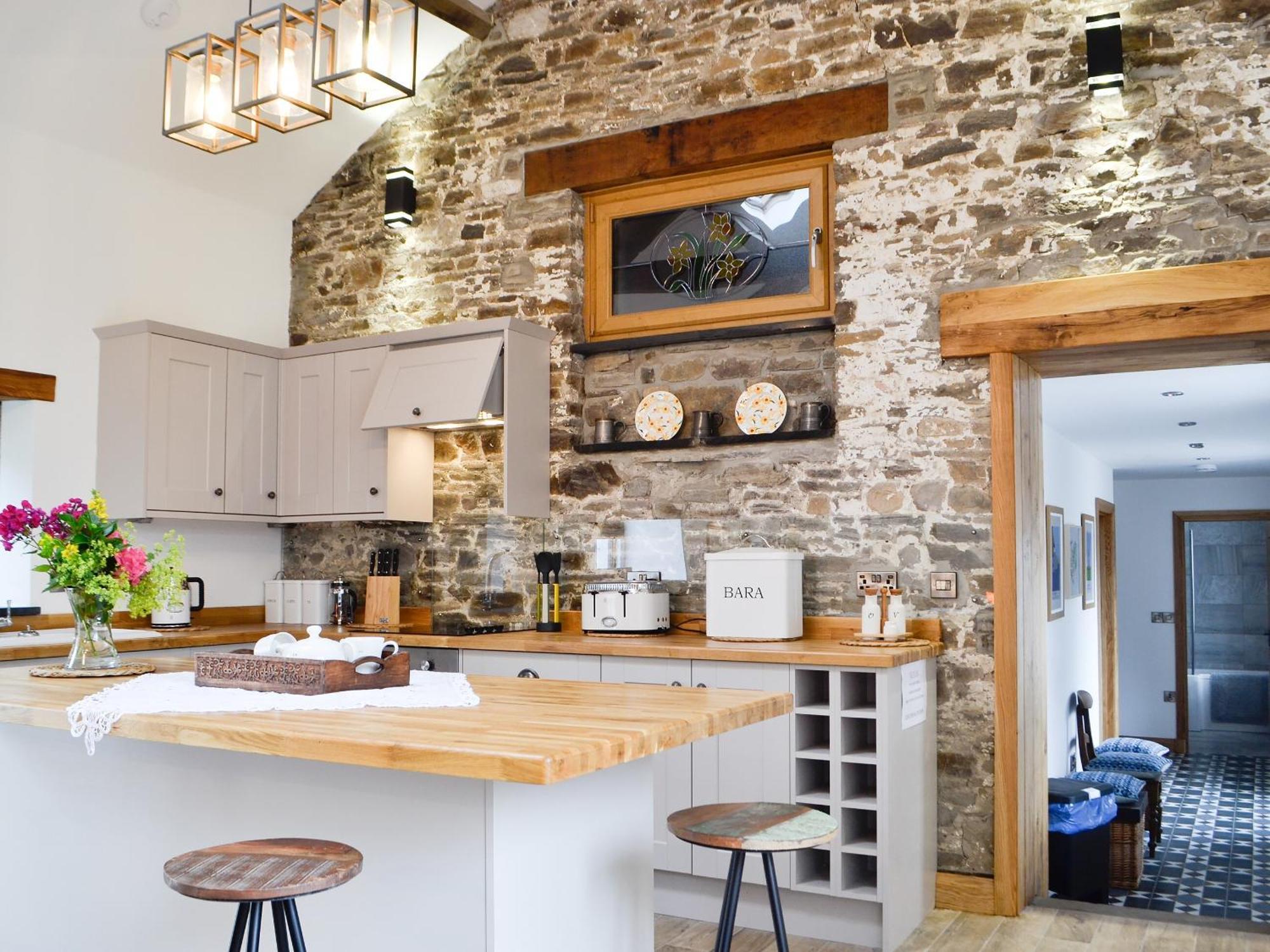 Sgubor Llwyndu Villa Betws  Exteriör bild
